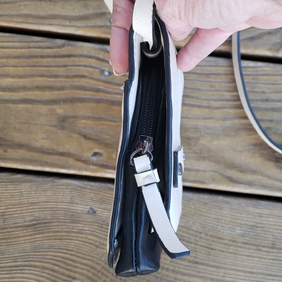 Kenneth Cole Reaction white crossbody bag - Picture 6 of 7